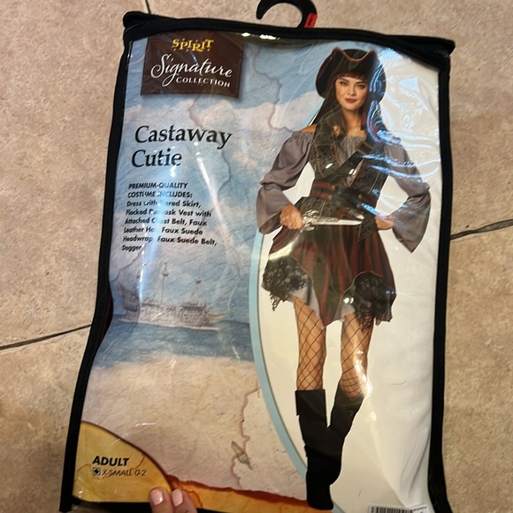 Spirit castaway cutie “ pirate Halloween costume - Picture 7 of 8